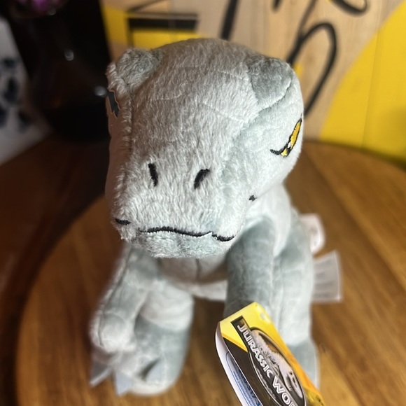 Universal Studios | Jurassic World | Blue the velociraptor Plushie - Picture 9 of 15